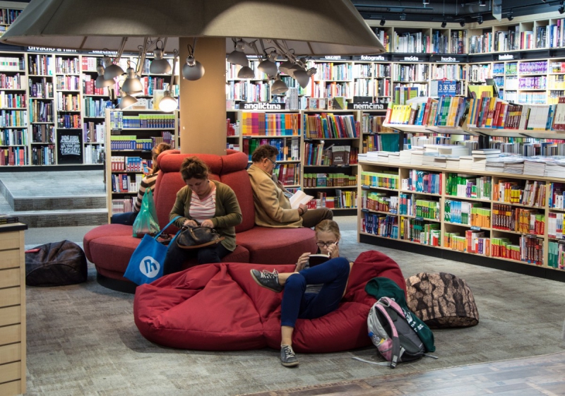 boutique-BRENON-min_books_bookstore_book_reader_readers_reading_shop_sale_books-849006