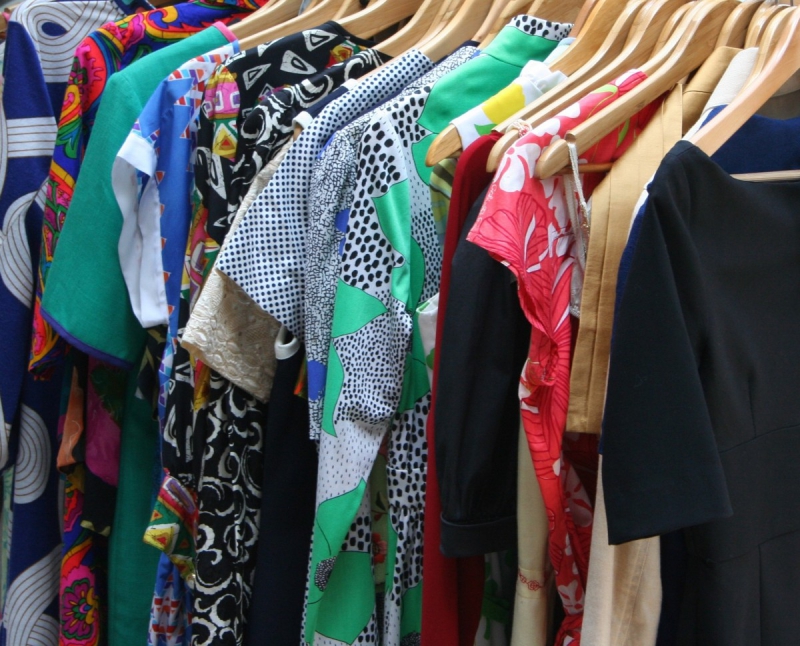 boutique-BRENON-min_dresses_apparel_clothing_clothes_clothes_hangers_wooden_hangers_retail_shop_closet-1149845