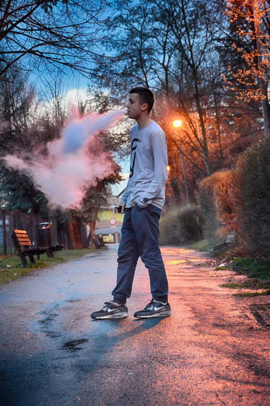 boutique-BRENON-min_man_boy_vape_ecigarette_vaping_smoking_ecig_vapor-635340